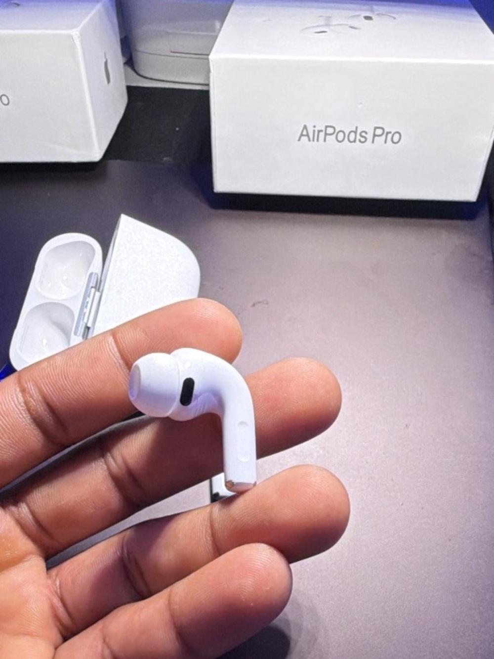 Apple Airpods Pro 3 ANC with Charging Case and Extra Ear Tips - Picture 2 of 3